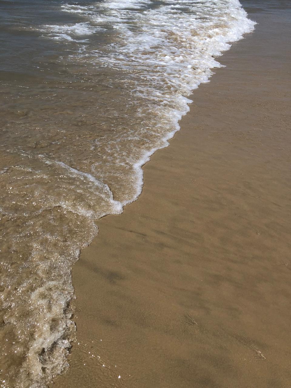 Ondas chegando à areia da praia de Arroio do Sal